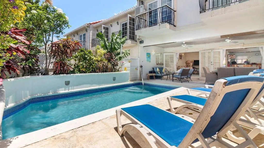 Nanpa, Luxury Family Three Bed Villa, St James West Coast, Private Pool Saint James