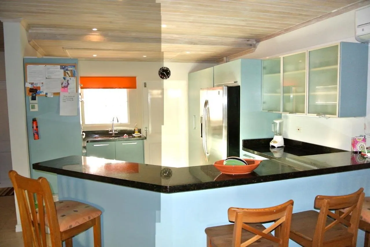 Nanpa, Luxury Family Three Bed Villa, St James West Coast, Private Pool Saint James